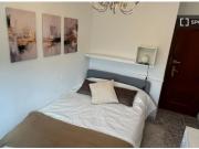 Habitación Luminosa en Piso Reformado – Bailén...