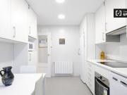 Habitación luminosa ideal para profesionales mujeres y...