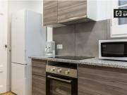 Habitación luminosa para postgraduados en apartamento de...