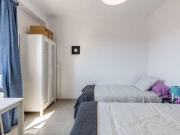 Habitación moderna en apartamento de 3 dormitorios en...
