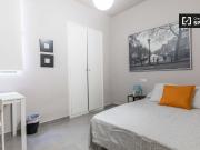 Habitación moderna en apartamento de 5 dormitorios en...