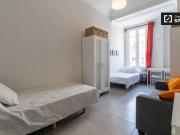 Habitación moderna en apartamento de 5 dormitorios en...