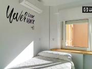 Habitación moderna en residencia de estudiantes en...