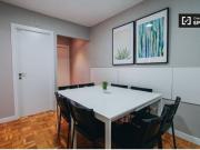 Habitación moderna en un apartamento de 15 habitaciones...