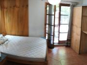 habitacion muy amplia, amoblada