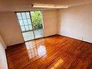 Habitación muy amplia con muy buena ubicación