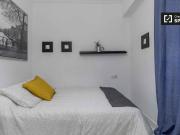 Habitación ordenada en alquiler en el apartamento de 5...