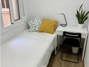 Habitación ordenada en apartamento de 4 dormitorios,...