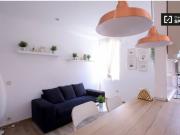 Habitación ordenada en el apartamento de 4 dormitorios...