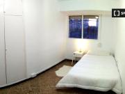 Habitación para alquilar en apartamento de 4 dormitorios...