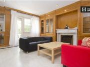 Habitación privada con amplio espacio de almacenamiento... Habitación privada con amplio espacio de almacenamiento...