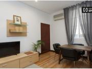 Habitación privada con cómoda en piso compartido, Chamberí