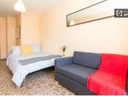 Habitación privada donde se admiten parejas en piso...