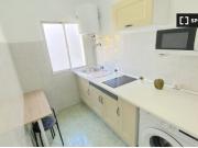 Habitación soleada cerca del centro con cama doble, WIFI...