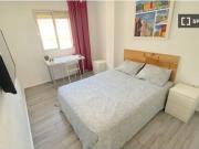 Habitación soleada cerca del centro con WIFI y TV para...