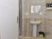 Habitación soleada con balcón en piso compartido, Vila...