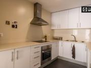 Habitación soleada con cama doble en alquiler en Barri Gòtic