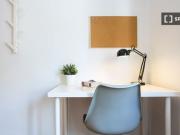 Habitación soleada en apartamento de 4 dormitorios en Tetuán