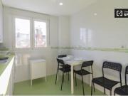 Habitación soleada en apartamento de 5 dormitorios en...