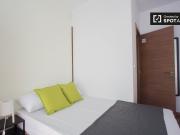 Habitación soleada en apartamento de 7 dormitorios en...