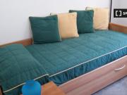 Habitación soleada en casa de 6 dormitorios en Sant...