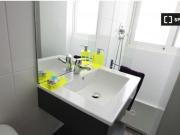 Habitación soleada en piso compartido con armario, Malasaña