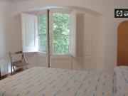 Habitación soleada en un apartamento de 6 dormitorios en...