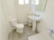 Habitación soleada premium cerca del centro con cama...