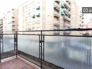 Habitación ventilada con TV en el apartamento...