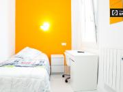 Habitación vibrante en un apartamento de 3 dormitorios...