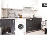 Habitación vibrante en un apartamento de 3 dormitorios,...