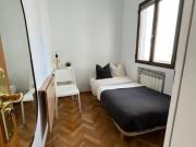 Se alquila habitación compartida en Jerónimos, Madrid