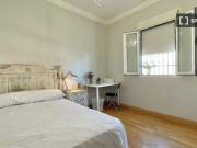 ¡Habitaciones en alquiler en piso de 12 habitaciones en...