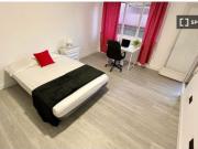 Habitaciones en alquiler en piso de 5 habitaciones en...