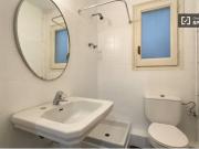 Habitaciones en alquiler en piso de 6 habitaciones en... Habitaciones en alquiler en piso de 6 habitaciones en...