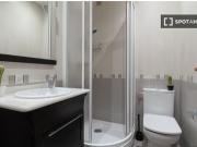 ¡Habitaciones en alquiler en un apartamento de 5...