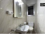 ¡Habitaciones en alquiler en un apartamento de 7...