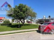 Hacienda Viñedos frente a area verde