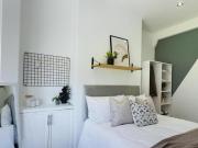 Hall Lane, 5 Bedroom House Hall Lane, 5 Bedroom House