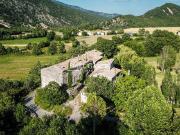 Hameau du XVIIIème siècle à vendre en Haute Provence...