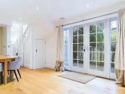 Hampton Court Road, London, KT8 9BP, United Kingdom | 3...