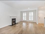 Hamptons Style 3 Bed Townhouse with Private Courtyard