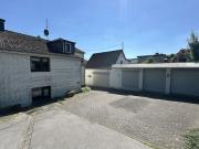 HANDWERKER AUFGEPASST! ZWEIFAMILIENHAUS mit 6 GARAGEN in... HANDWERKER AUFGEPASST! ZWEIFAMILIENHAUS mit 6 GARAGEN in...