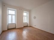 Hannovermarkt* Renovation Opportunity: Charming 3 Room...