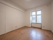 Hannovermarkt* Renovation Opportunity: Charming 3 Room...