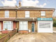 Hanworth Road, Hounslow TW4, 1 bed flat to rent, £1,350...