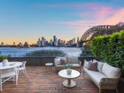 Harbourfront elegance with uninterrupted iconic views