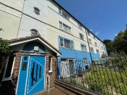 Harlech Gardens, Hounslow TW5 2 bed flat to rent £1,800...