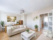 Hartington Road, London SW8, 3 bed flat to rent, £2,999...