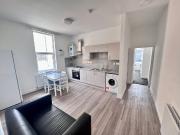 Hartley Road, Nottingham NG7, 2 bed flat to rent, £925...